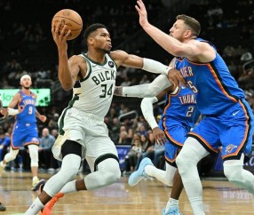 九游APP-包含集结日密尔沃基雄鹿门线救险：NBA总决赛节点到来，引发热议，年轻球员得到机会的词条